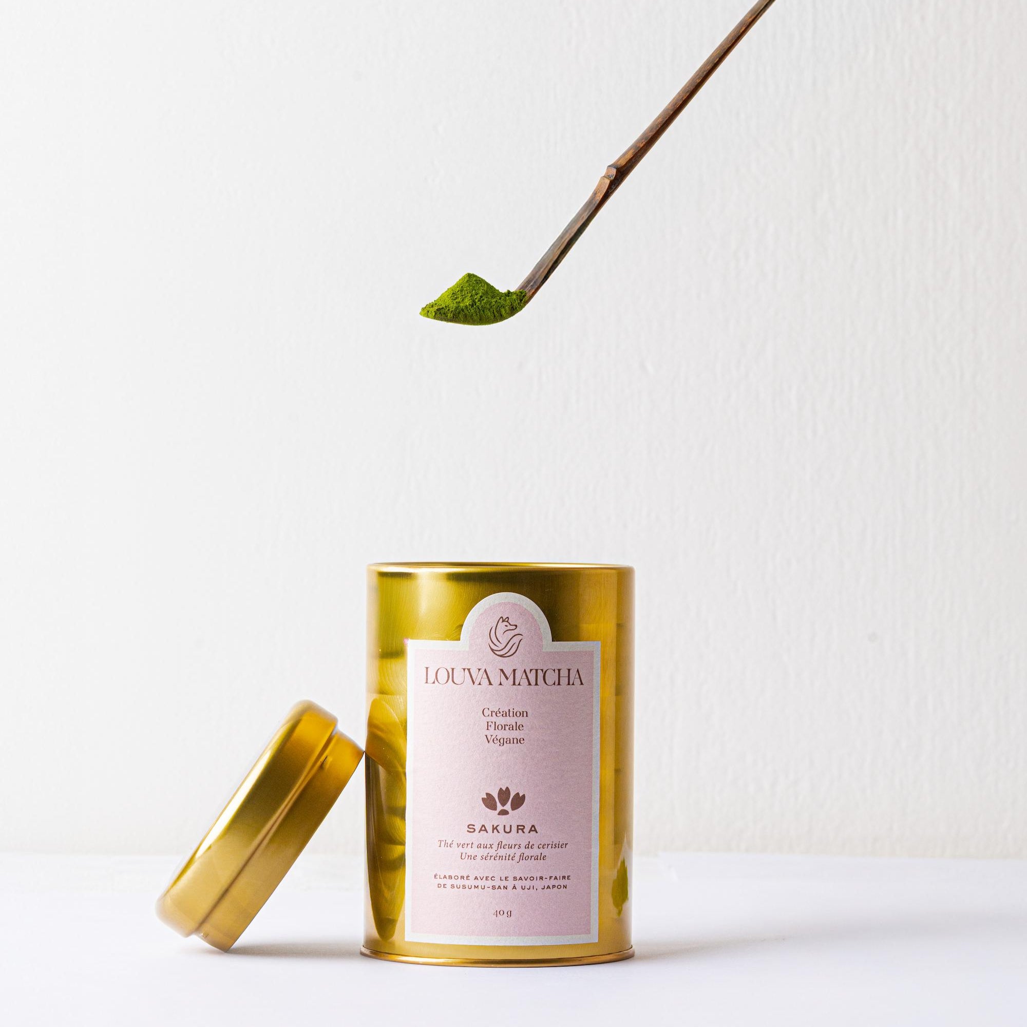 Boîte de matcha fleurs de cerisier Louva Matcha – thé vert japonais floral et doux