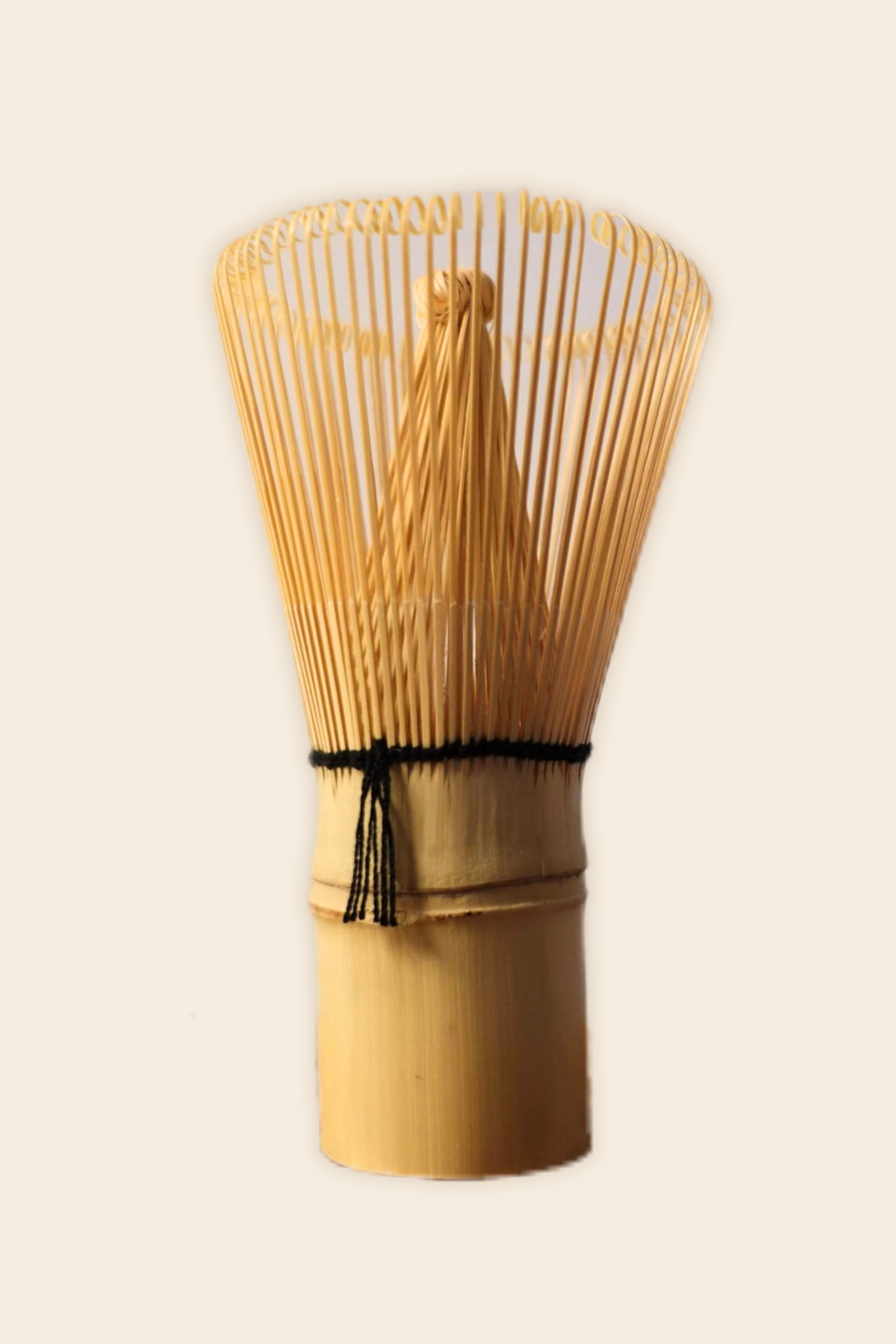 	•	Chasen en bambou artisanal, fouet traditionnel pour matcha
	•	Fouet à matcha japonais en bambou, 100 brins, accessoire cérémonie du thé