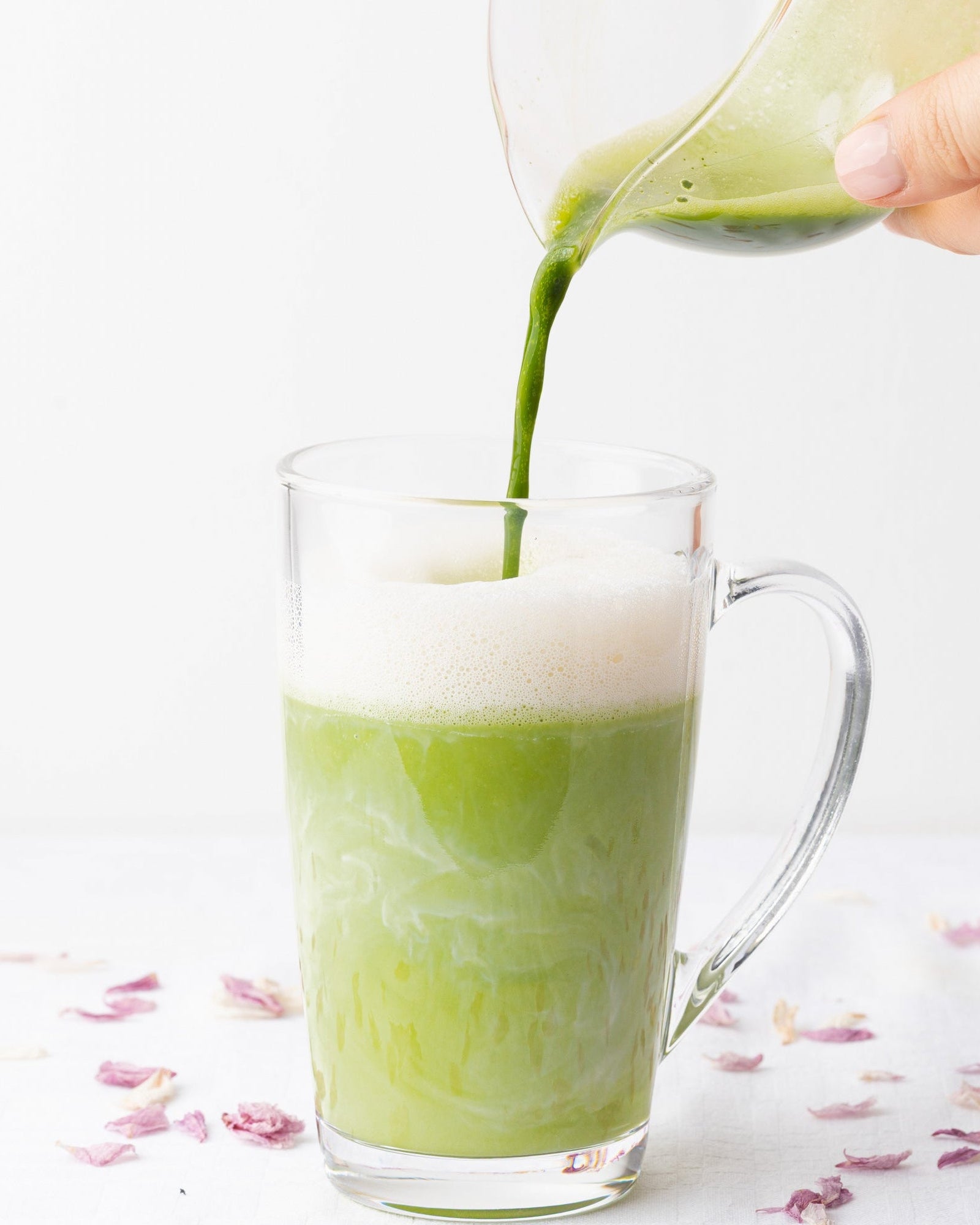 	•	Matcha Sakura Louva Matcha, thé vert japonais bio avec fleur de cerisier, boîte dorée 40g
	•	Boîte dorée japonaise de Matcha Sakura, mélange floral de matcha japonais et fleur de sakura